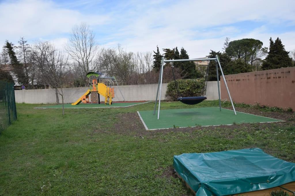 Le Petit Bonheur - Place Parking Privee - Clim - Terrasse - Piscine Partagee - Proche Parc Spirou Saint-Saturnin-lès-Avignon Εξωτερικό φωτογραφία