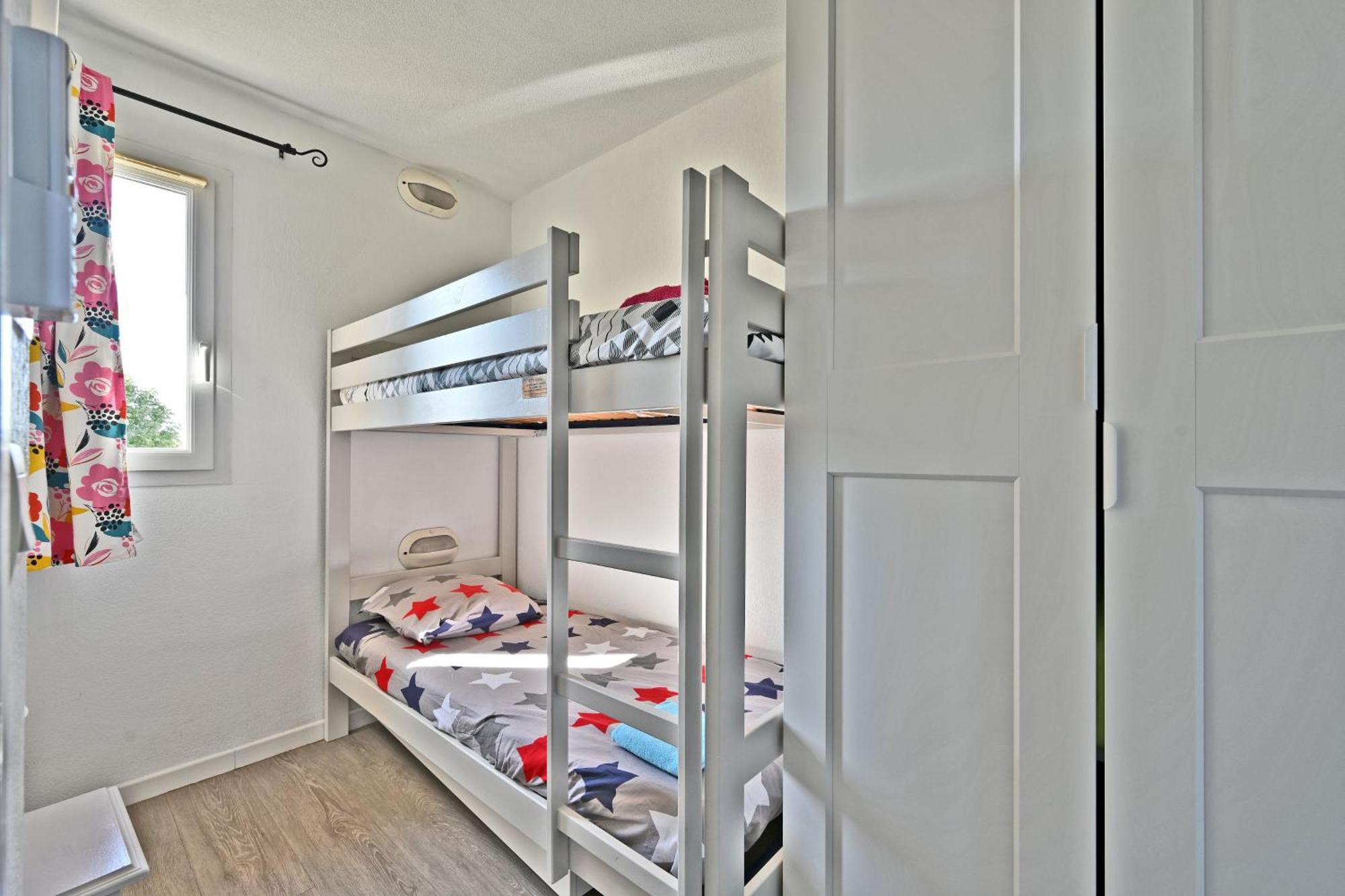 Le Petit Bonheur - Place Parking Privee - Clim - Terrasse - Piscine Partagee - Proche Parc Spirou Saint-Saturnin-lès-Avignon Εξωτερικό φωτογραφία